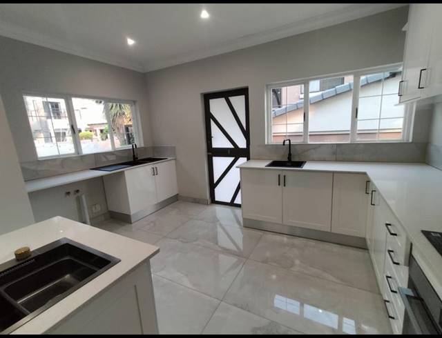 4 BEDROOM HOUSE FOR SALE IN AMBERFIELD RIDGE